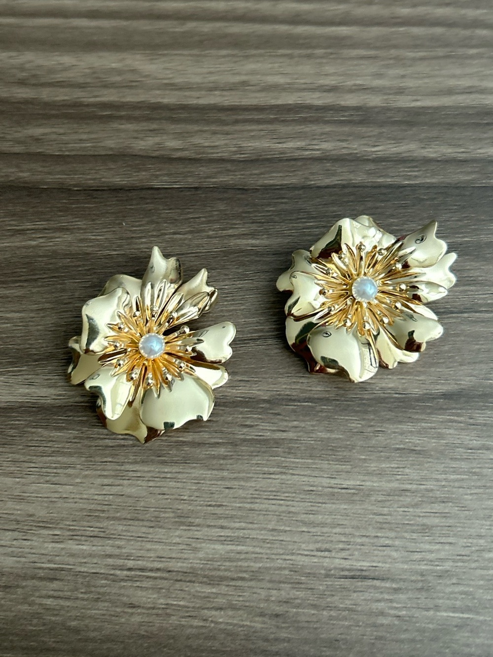 Flower statement earrings Q1230